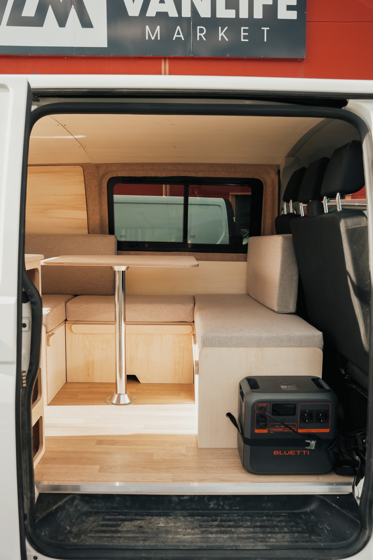 Aménagement Exokit dans un Volkswagen T6 chez VLM