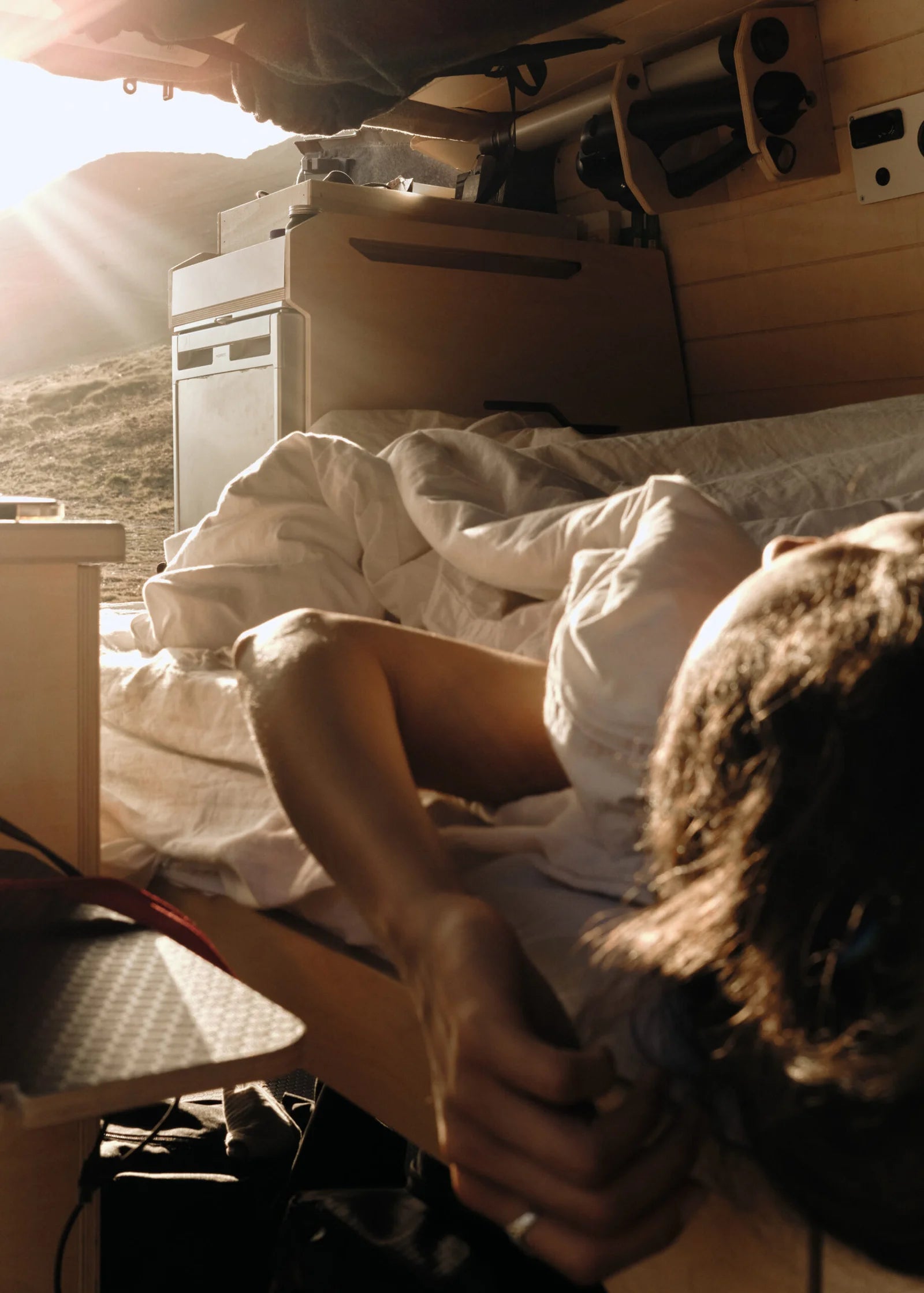 Kit Honey FLV Van | Aménagement Van Complet (Lit L, Cuisine, Penderie Frigo)