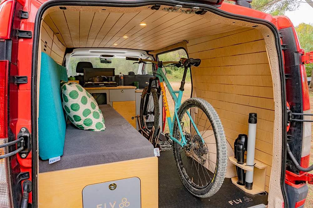 Kit Hornet FLV Van | Aménagement Van (Lit Peigne & Cuisine)