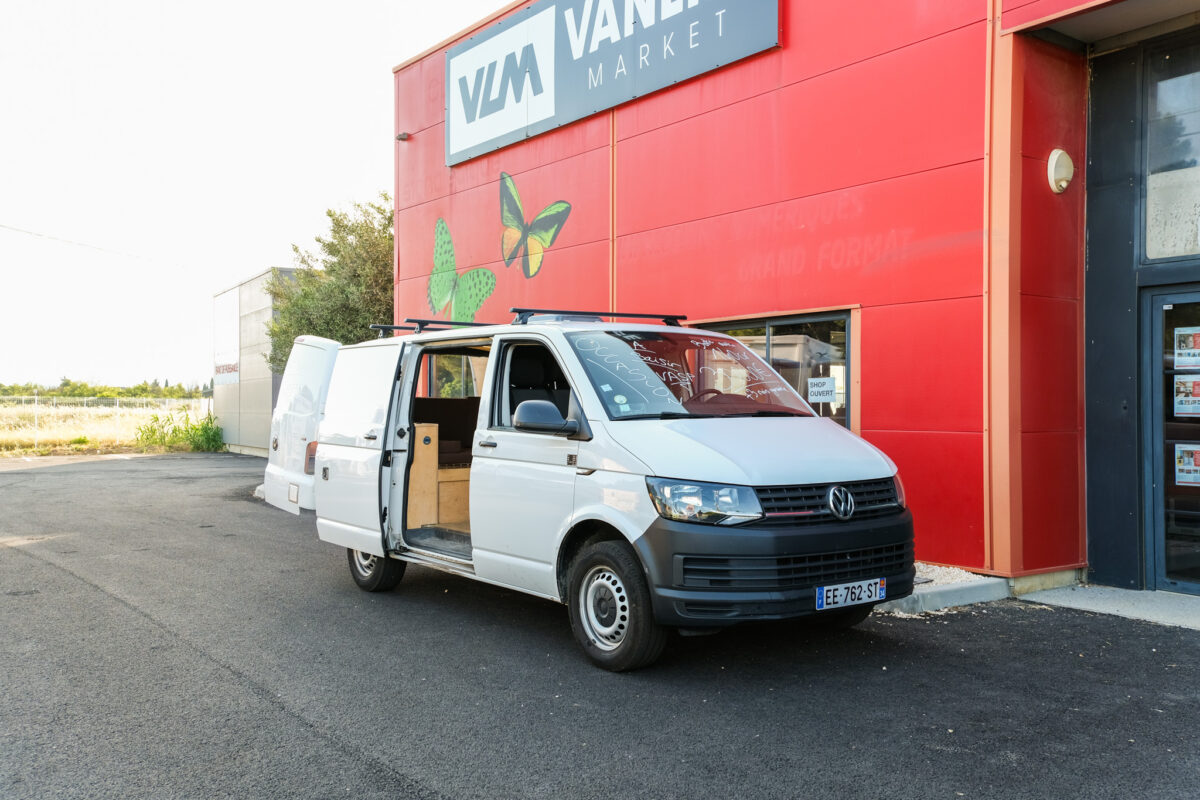 Volkswagen T6 L1H1 – 2.0 TDI 140ch – Boîte Auto – VASP – Aménagement pro – Image 1