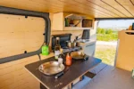 Hive Van Honey – Kit d’aménagement prêt à poser (lit peigne L, cuisine, penderie/frigo) – Image 7