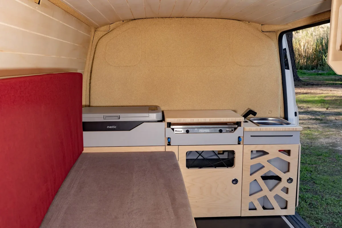 Hive Van Hornet – Kit d’aménagement prêt à poser (lit peigne & cuisine) – FLV Van – Image 10